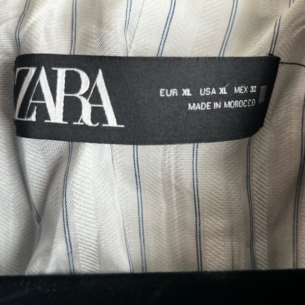 Zara Women's Double-Breasted Navy Blazer - Picture 3 of 3